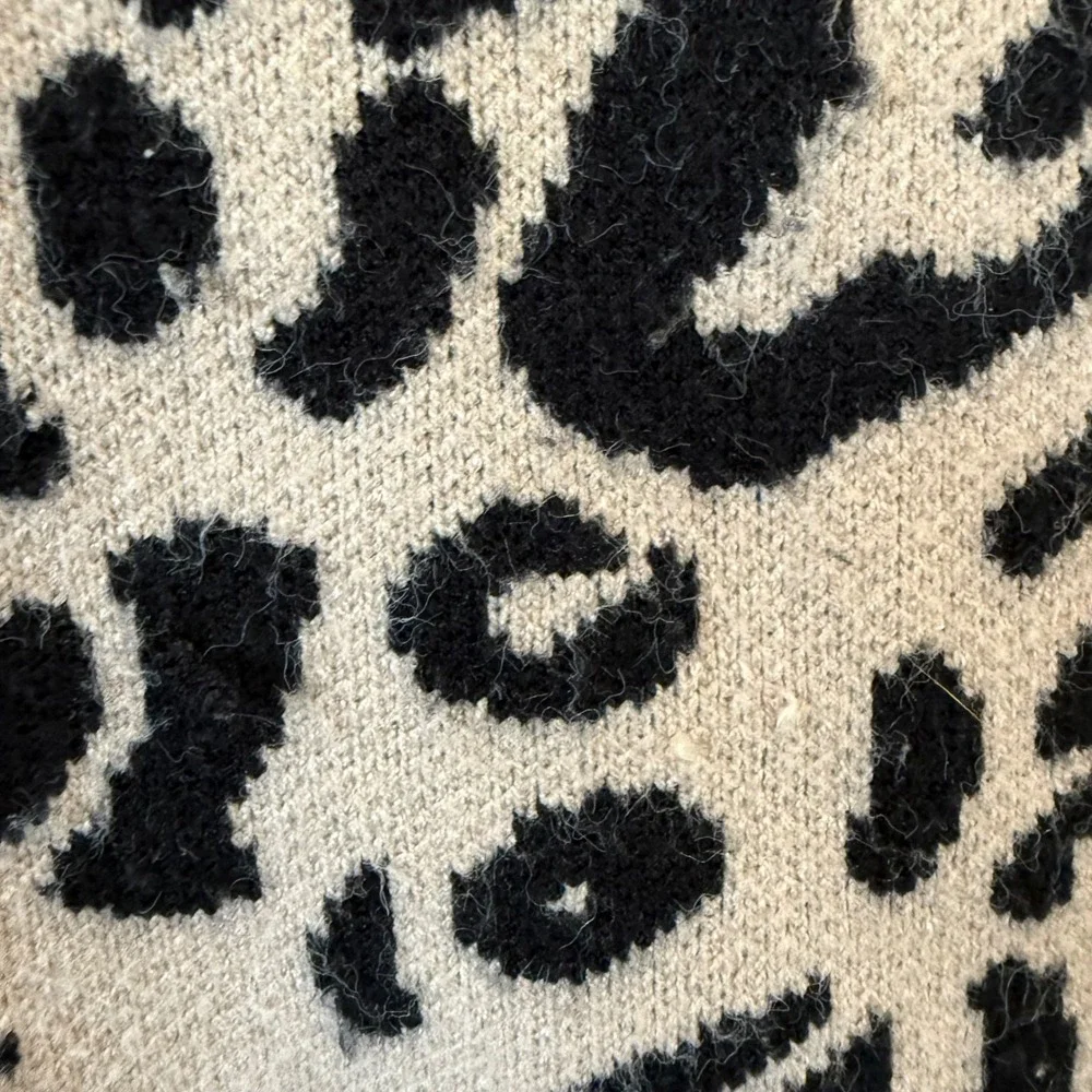 ANDTHEWHY Leopard Print Crew Neck Sweater‎ Long Sleeve Cozy Knit Top Women M/L
